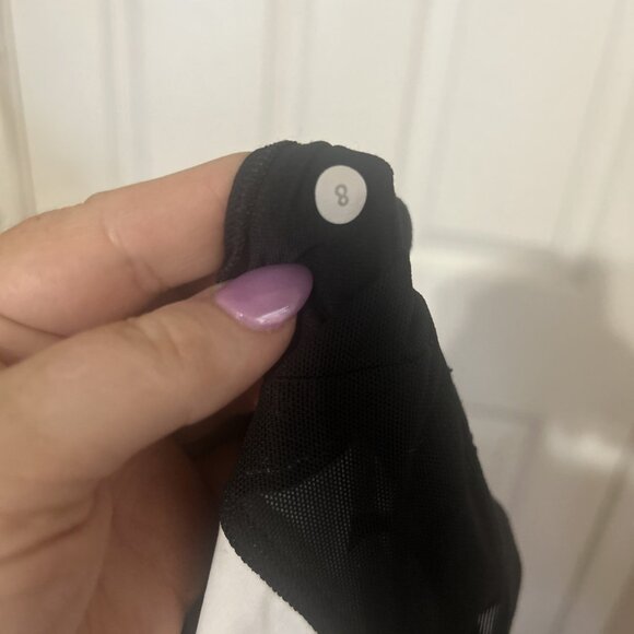 Lululemon Top Women 8 Black Yoga Gym Crossfit Gorpcore Gym Beach Resort Floral - Picture 5 of 5